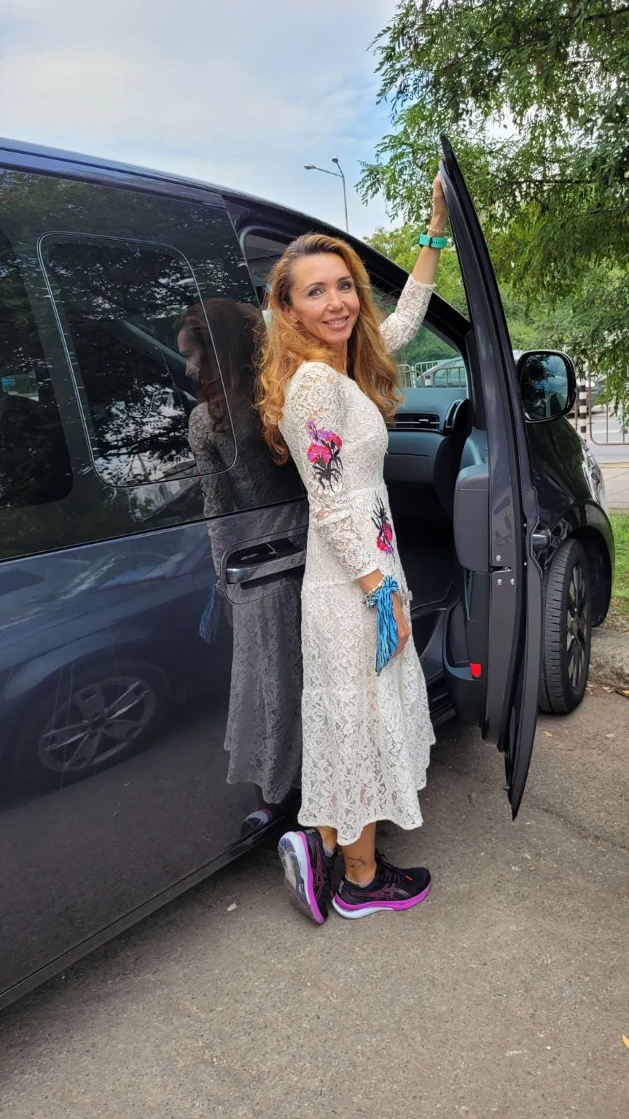 Nia and the car